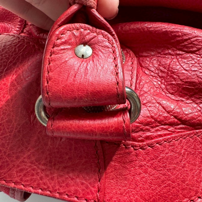 ✨外出無腦帶 BALENCIAGA 紅色皮革鉚釘機車包-11