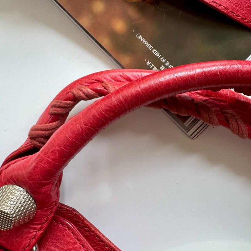 ✨外出無腦帶 BALENCIAGA 紅色皮革鉚釘機車包-47