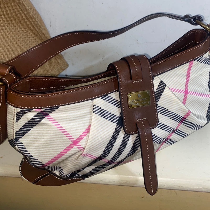 經典色Burberry 辣妹腋下包-6