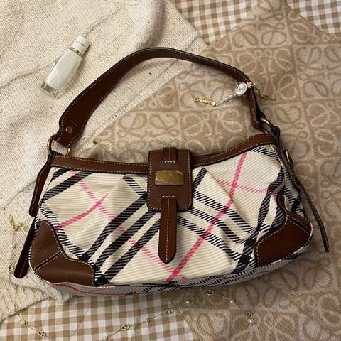 經典色Burberry 辣妹腋下包