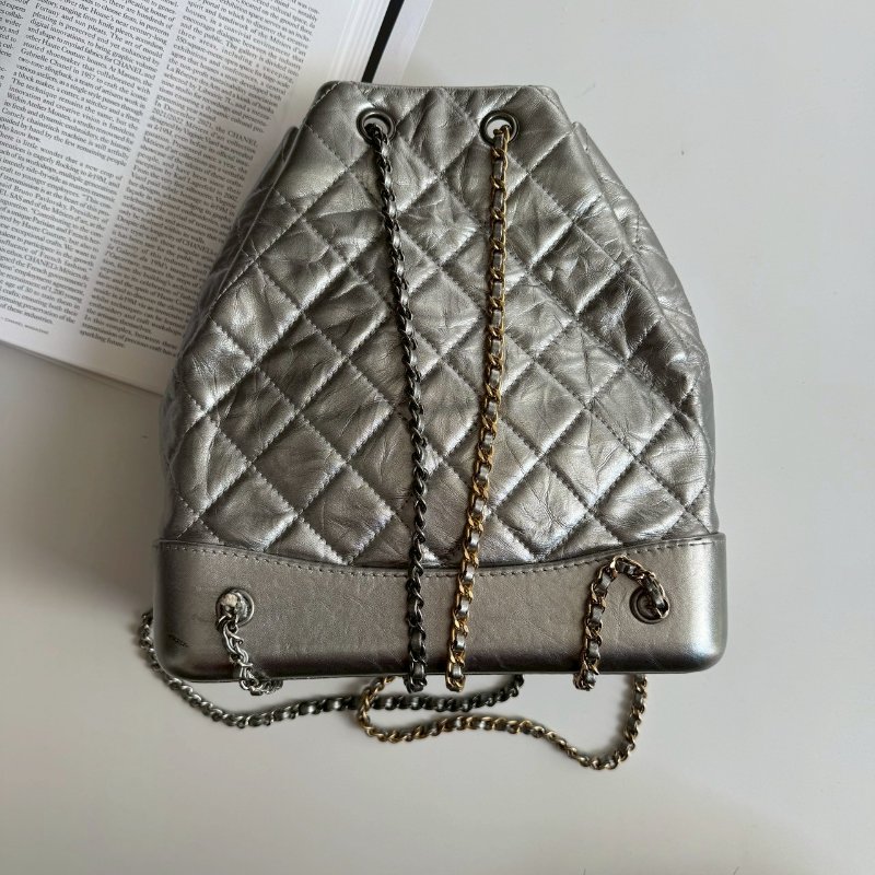 ✨全網最低價 Chanel 太空銀雙色鏈帶後背包-1