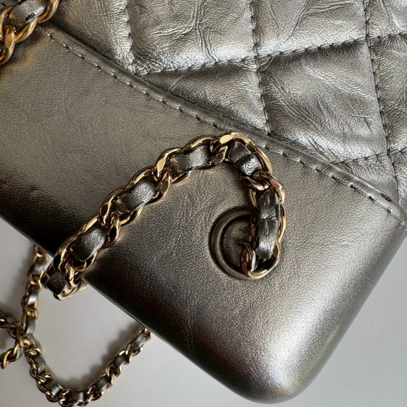 ✨全網最低價 Chanel 太空銀雙色鏈帶後背包-4