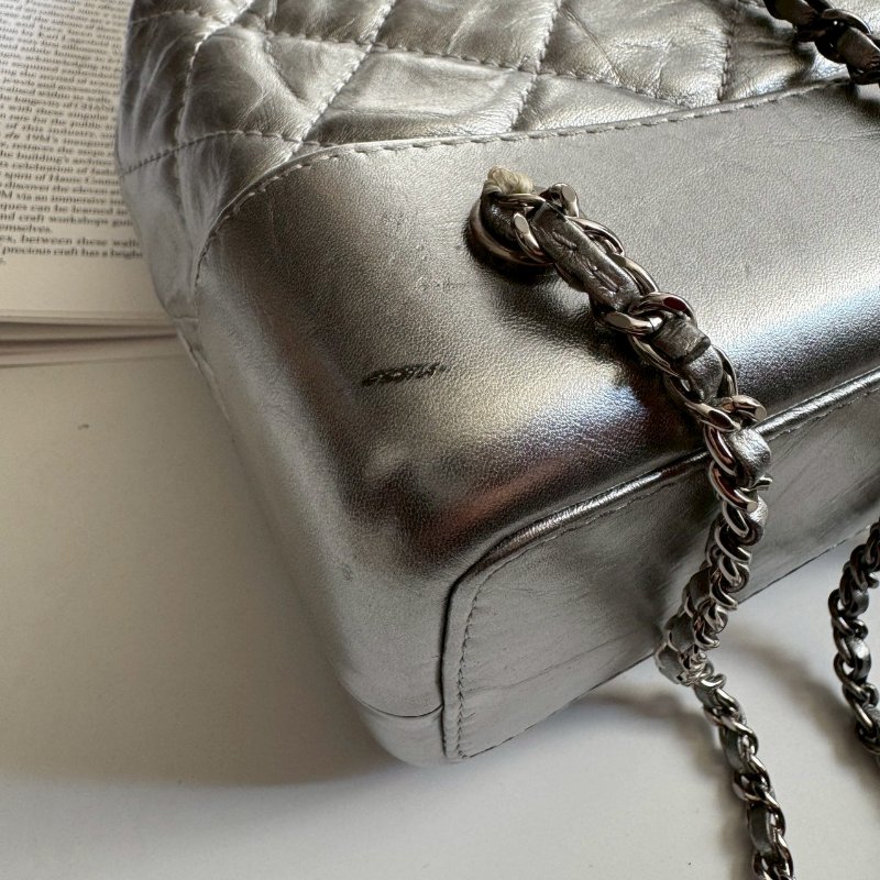 ✨全網最低價 Chanel 太空銀雙色鏈帶後背包-5