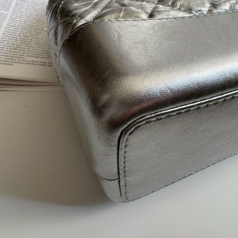 ✨全網最低價 Chanel 太空銀雙色鏈帶後背包-7