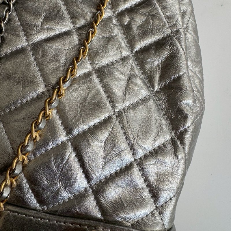 ✨全網最低價 Chanel 太空銀雙色鏈帶後背包-12