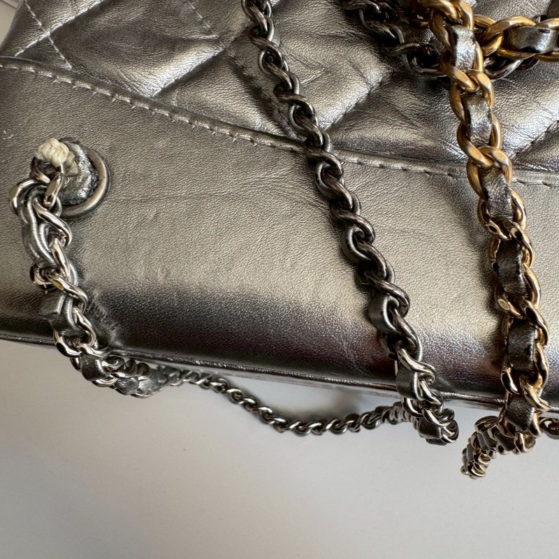 ✨全網最低價 Chanel 太空銀雙色鏈帶後背包-13