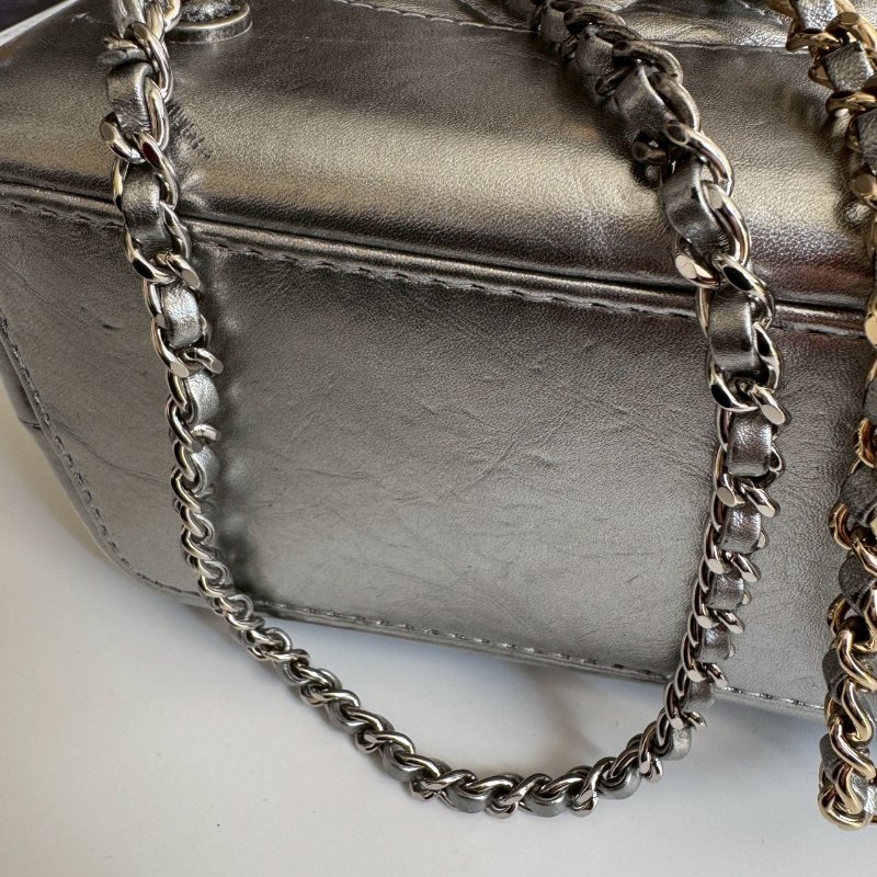 ✨全網最低價 Chanel 太空銀雙色鏈帶後背包-14