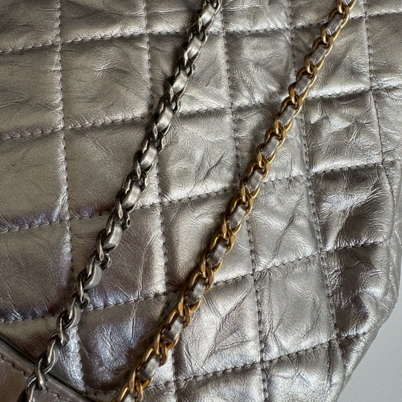 ✨全網最低價 Chanel 太空銀雙色鏈帶後背包-15