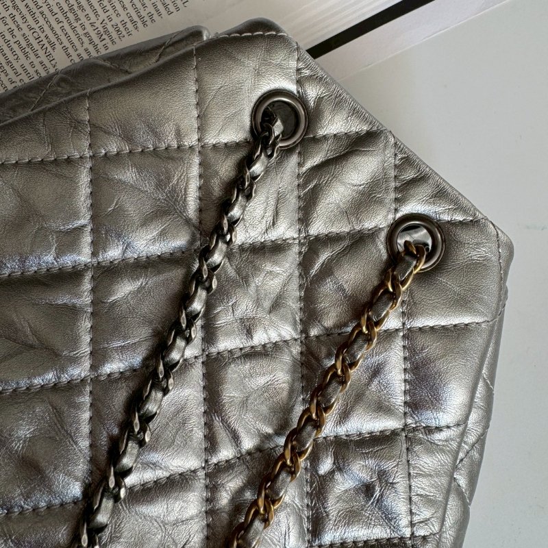✨全網最低價 Chanel 太空銀雙色鏈帶後背包-16