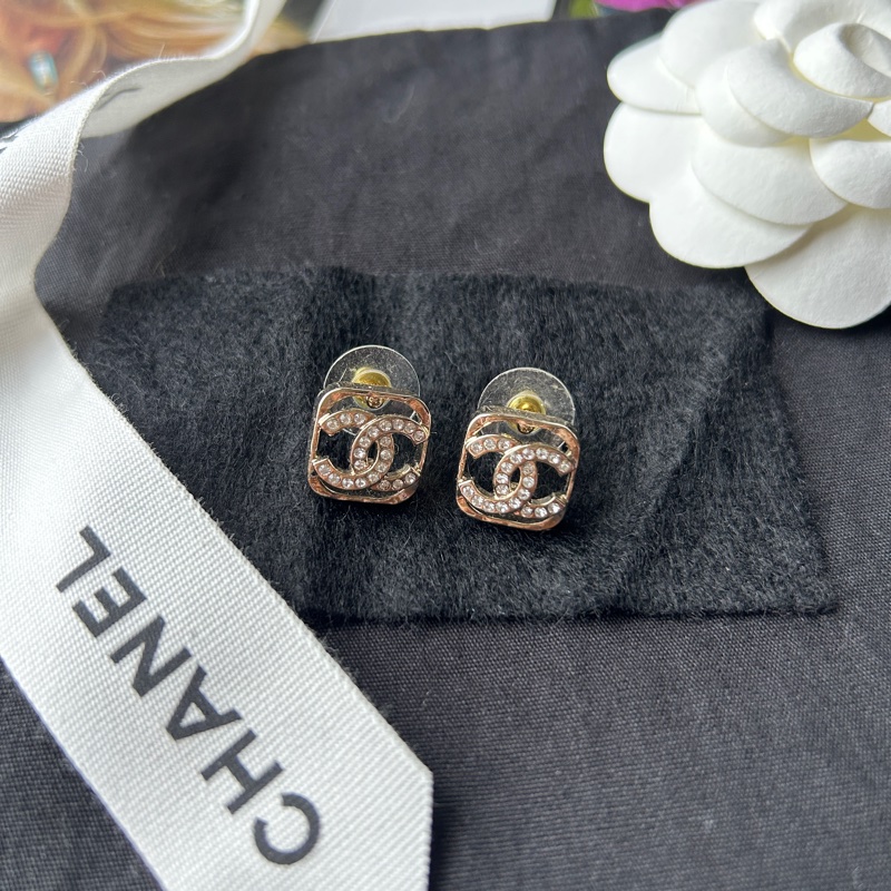 CHANEL 鏤空方框水鑽雙C耳環(耳針式)-0
