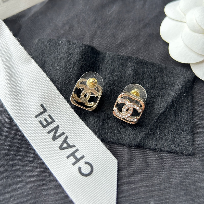 CHANEL 鏤空方框水鑽雙C耳環(耳針式)-1