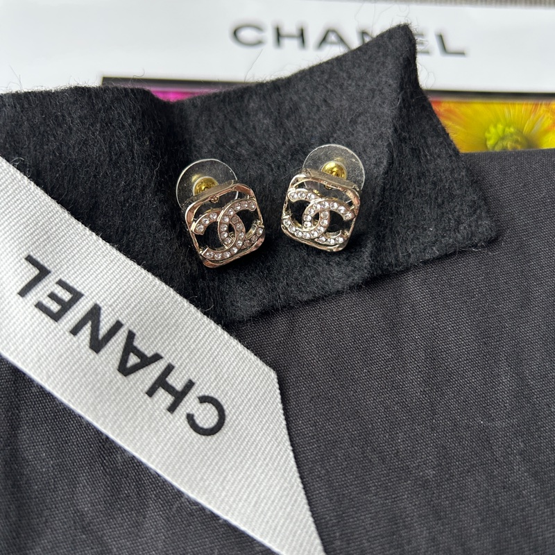 CHANEL 鏤空方框水鑽雙C耳環(耳針式)-2