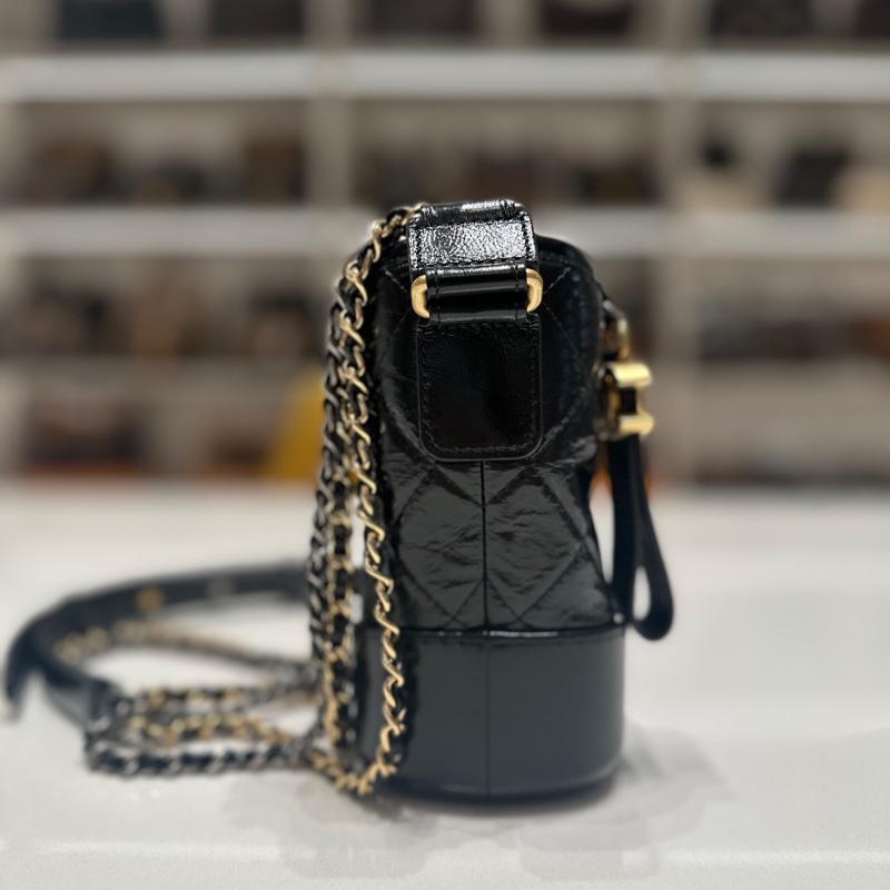 Chanel • Gabrielle 經典黑金油臘牛皮小號-2