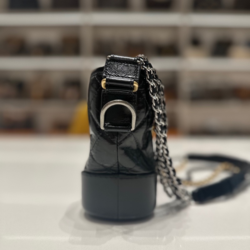 Chanel • Gabrielle 經典黑金油臘牛皮小號-3
