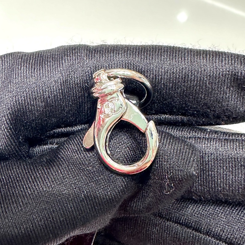 Chanel • Gabrielle 經典黑金油臘牛皮小號-22