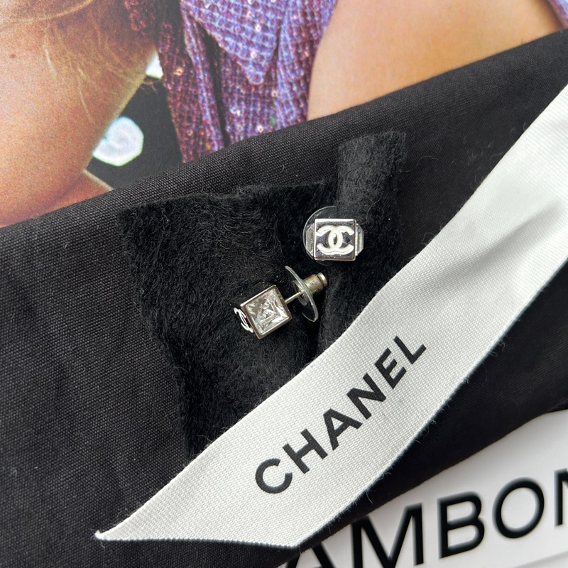 CHANEL 25C白色方塊雙C耳環(耳針式)-1