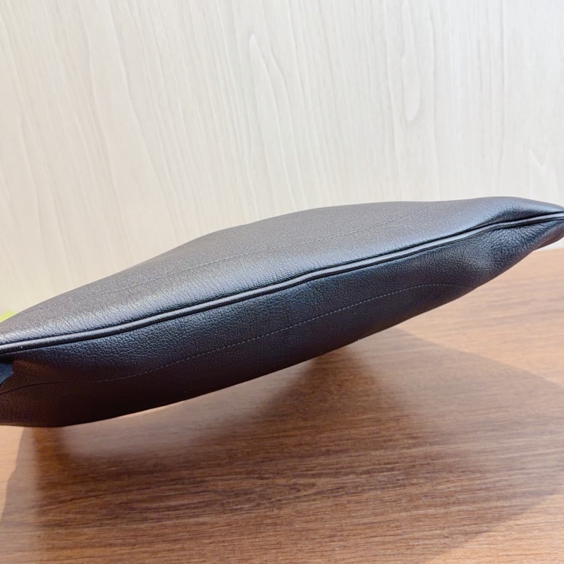 閒置Gucci古馳新月腋下包黑金-3