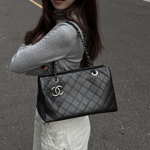 【極新🎁】 Chanel 香奈兒 復古銀釦 牛皮 肩背包 （專櫃243,100）