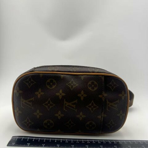 路易威登 Monogram 老花腰包 / 胸包