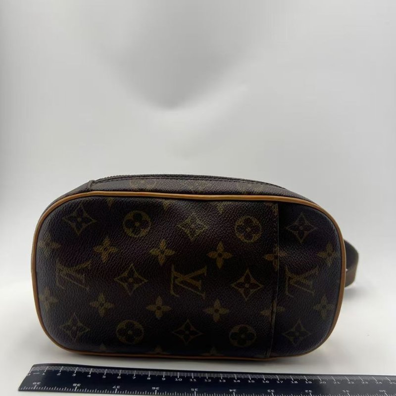 路易威登 Monogram 老花腰包 / 胸包-0