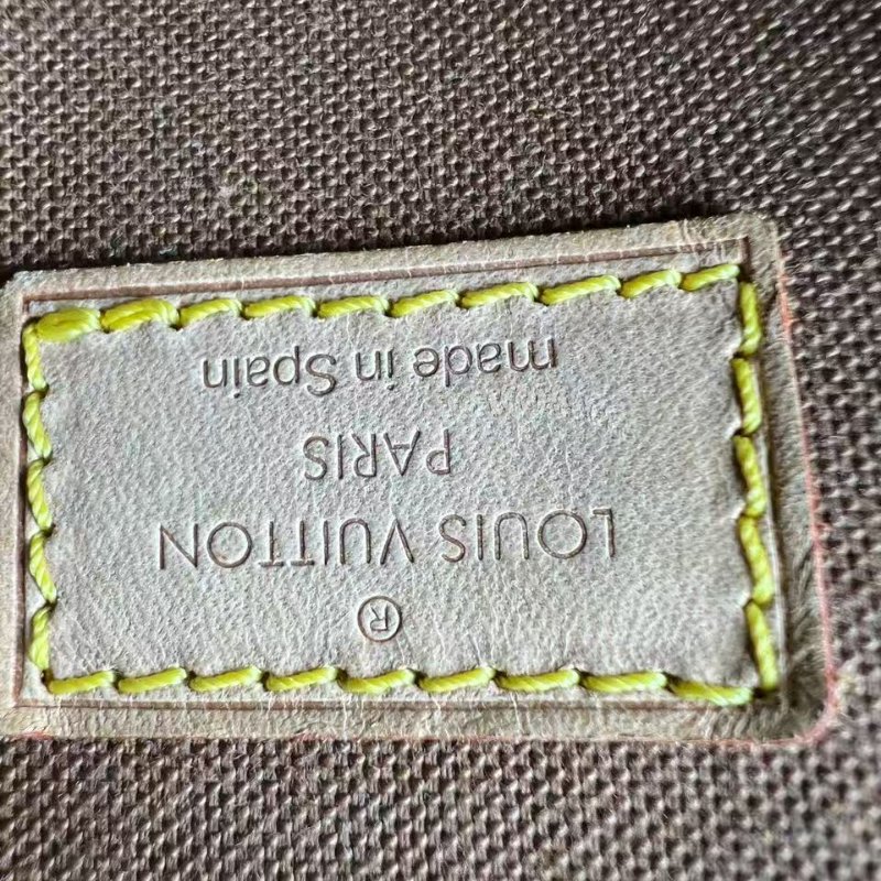 路易威登 Monogram 老花腰包 / 胸包-1