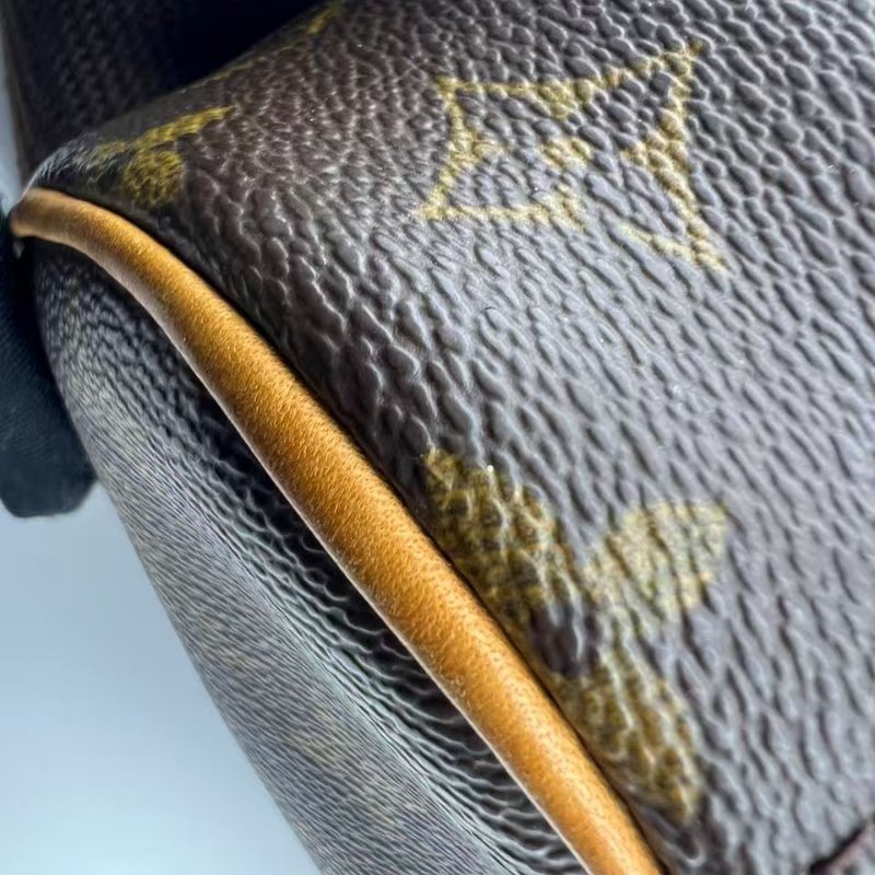 路易威登 Monogram 老花腰包 / 胸包-8