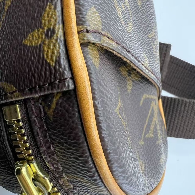 路易威登 Monogram 老花腰包 / 胸包-11