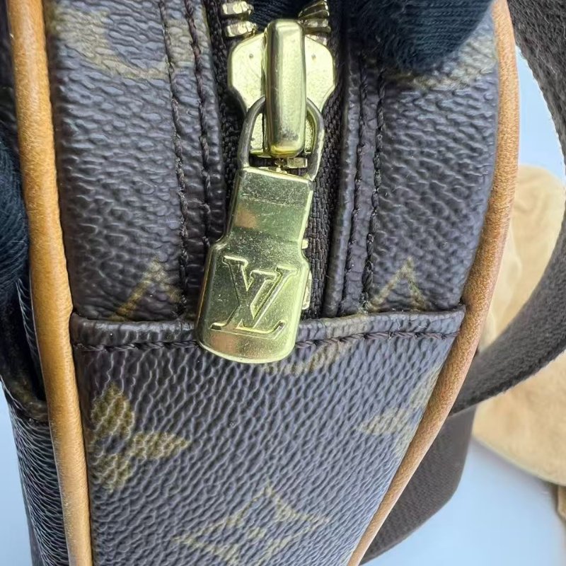 路易威登 Monogram 老花腰包 / 胸包-15