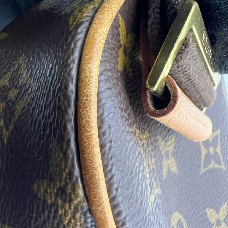 路易威登 Monogram 老花腰包 / 胸包-17