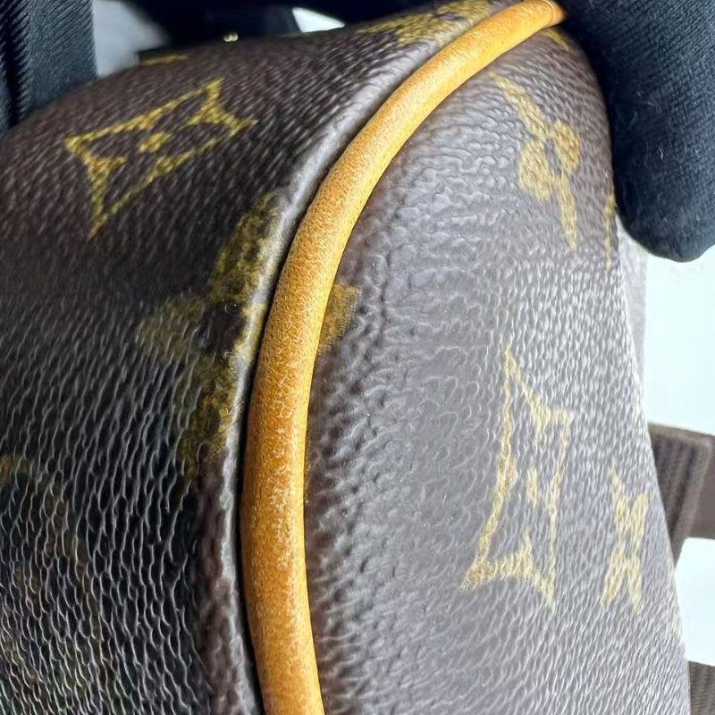 路易威登 Monogram 老花腰包 / 胸包-18