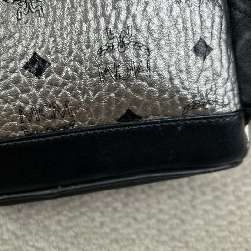 MCM銀黑鉚釘雙肩包 經典老花配色 銀色拼黑 容量大 日常出門很實用-15