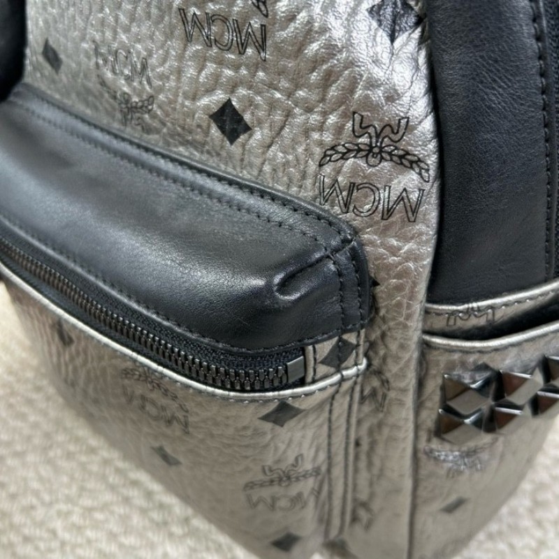 MCM銀黑鉚釘雙肩包 經典老花配色 銀色拼黑 容量大 日常出門很實用-17