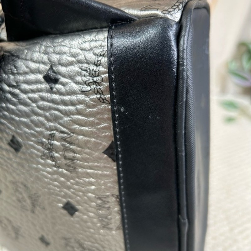 MCM銀黑鉚釘雙肩包 經典老花配色 銀色拼黑 容量大 日常出門很實用-19