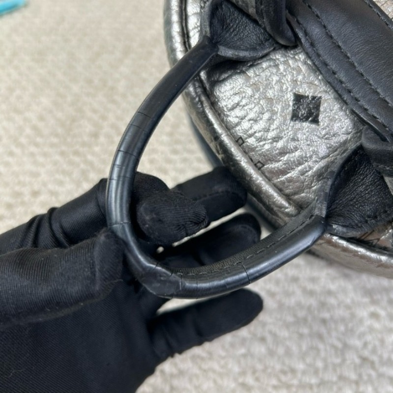 MCM銀黑鉚釘雙肩包 經典老花配色 銀色拼黑 容量大 日常出門很實用-23