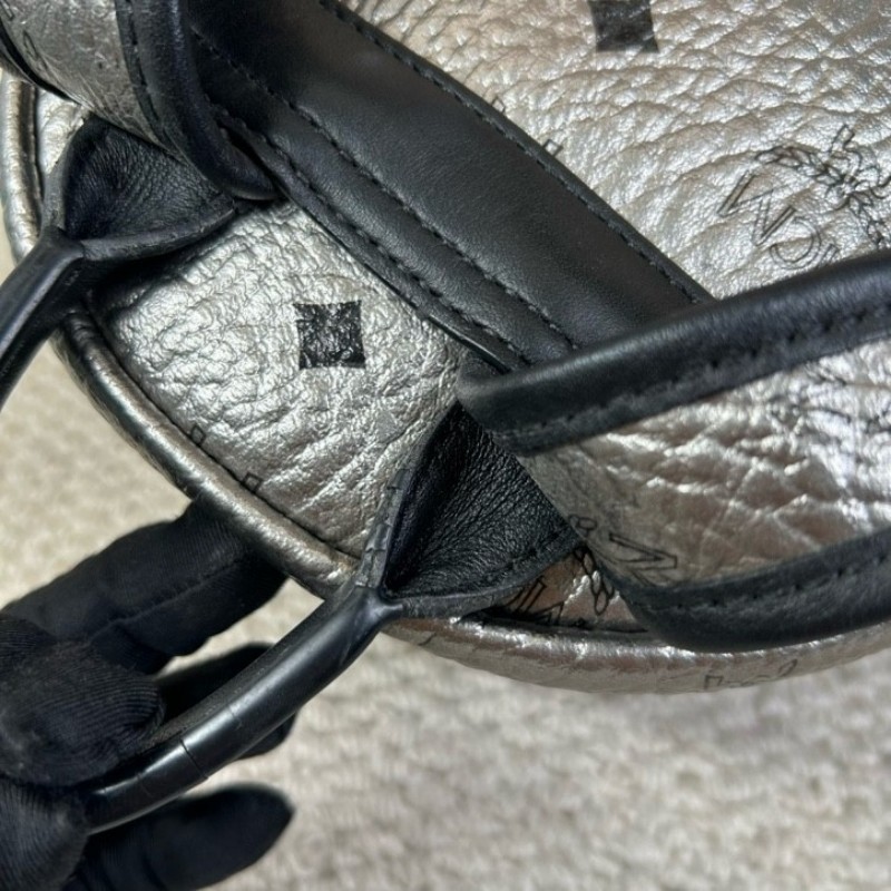 MCM銀黑鉚釘雙肩包 經典老花配色 銀色拼黑 容量大 日常出門很實用-24