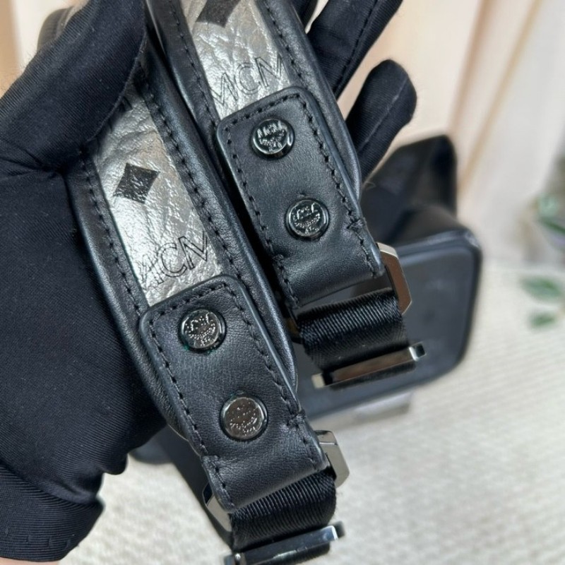 MCM銀黑鉚釘雙肩包 經典老花配色 銀色拼黑 容量大 日常出門很實用-26