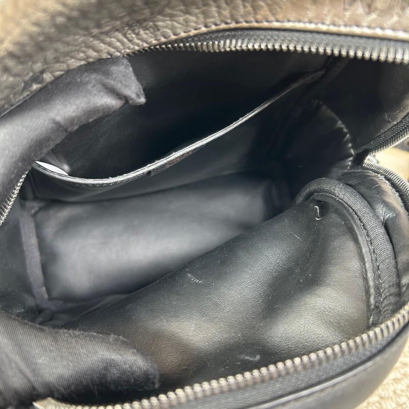 MCM銀黑鉚釘雙肩包 經典老花配色 銀色拼黑 容量大 日常出門很實用-4