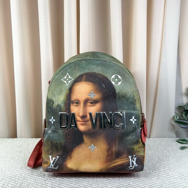 LV路易威登x Jeff Koons 蒙娜麗莎雙肩包 傑夫昆斯小兔掛飾 內裡粉紅色兔子 容量大 精緻有質感-5