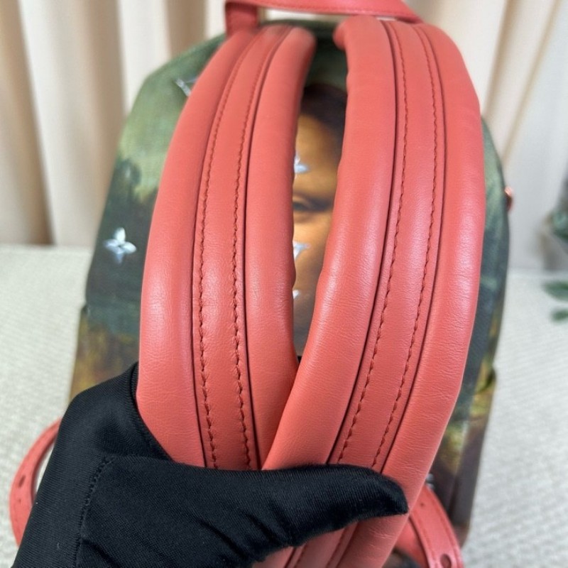 LV路易威登x Jeff Koons 蒙娜麗莎雙肩包 傑夫昆斯小兔掛飾 內裡粉紅色兔子 容量大 精緻有質感-13
