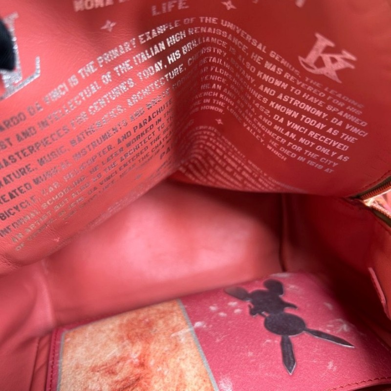 LV路易威登x Jeff Koons 蒙娜麗莎雙肩包 傑夫昆斯小兔掛飾 內裡粉紅色兔子 容量大 精緻有質感-22