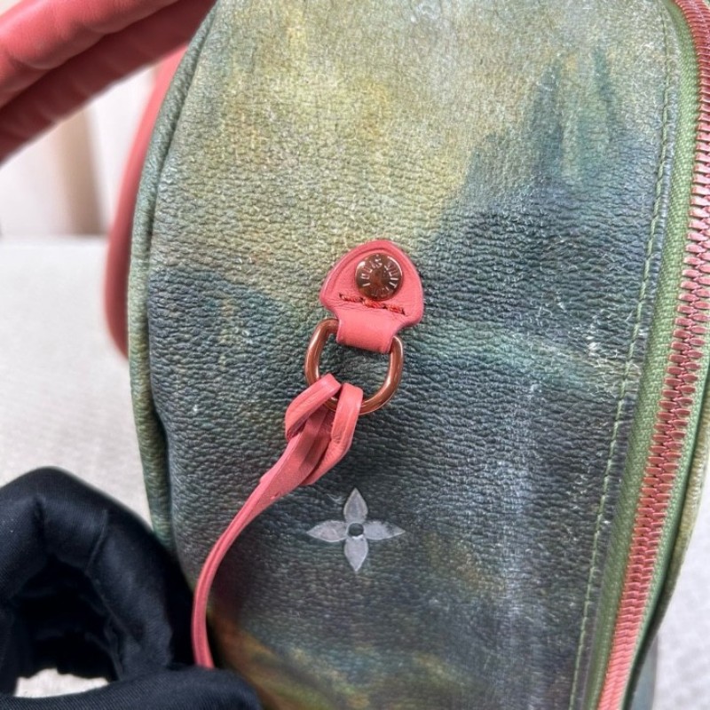 LV路易威登x Jeff Koons 蒙娜麗莎雙肩包 傑夫昆斯小兔掛飾 內裡粉紅色兔子 容量大 精緻有質感-25