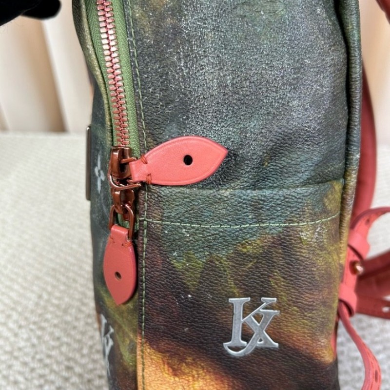LV路易威登x Jeff Koons 蒙娜麗莎雙肩包 傑夫昆斯小兔掛飾 內裡粉紅色兔子 容量大 精緻有質感-27