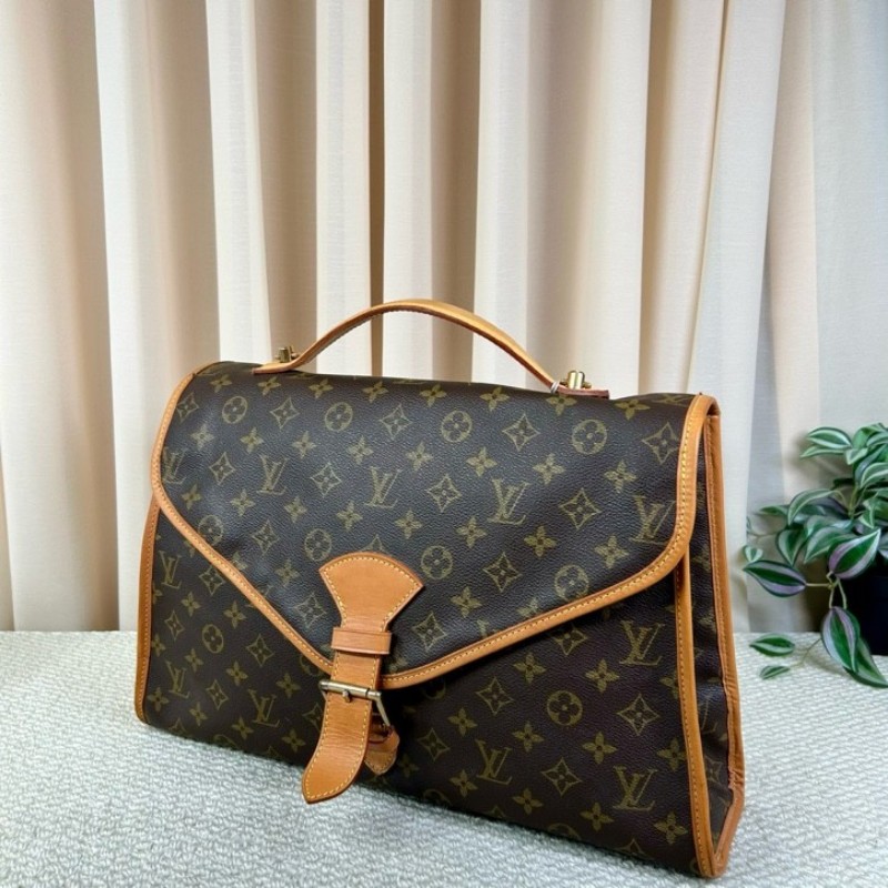 LV路易威登公文包郵差包 經典Monogram老花 棕色配色 皮質細膩 包型硬挺 容量大 日常通勤、出門都很實用。可手提可斜挎可單肩 百搭不挑人-7