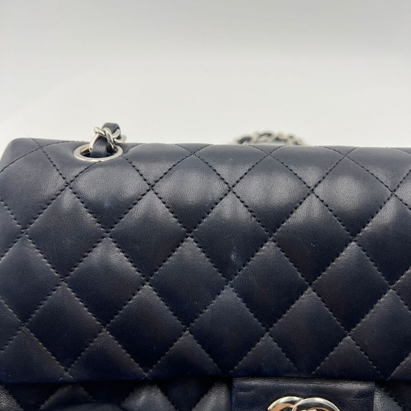 香奈兒 Classic Flap 系列中號口蓋包-12