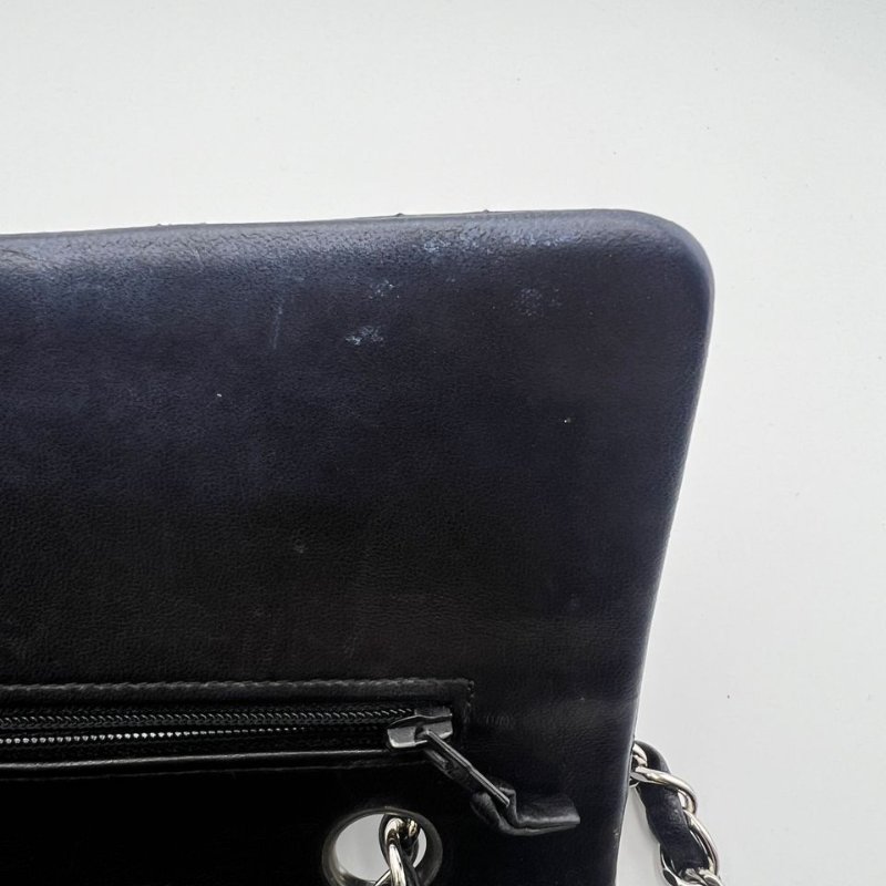 香奈兒 Classic Flap 系列中號口蓋包-15