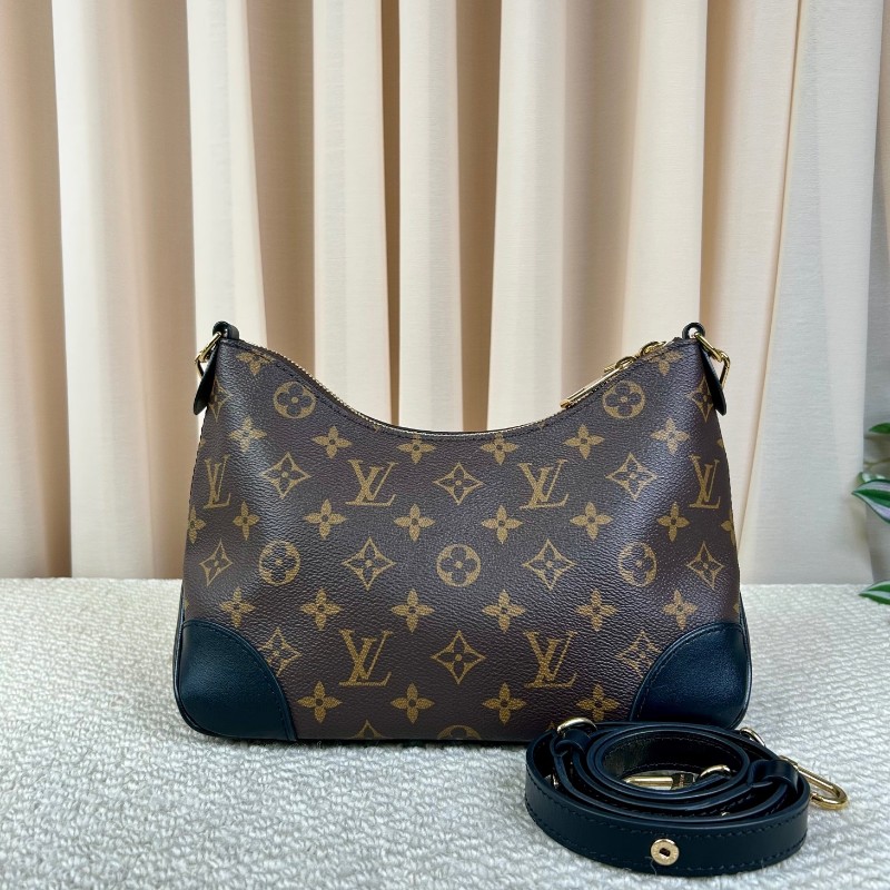 zzy hj ZZZ LV路易威登黑牛角 芯片款 經典老花 拼接黑色皮革 復古又時髦 配有兩根肩帶 背法多多 四季都能輕鬆搭配-1