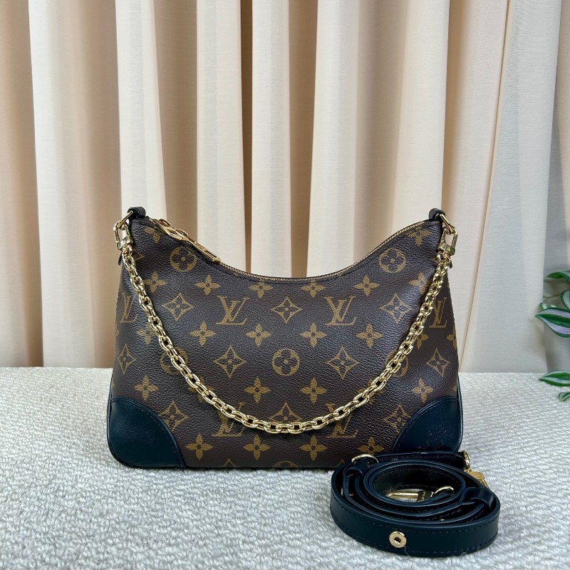 zzy hj ZZZ LV路易威登黑牛角 芯片款 經典老花 拼接黑色皮革 復古又時髦 配有兩根肩帶 背法多多 四季都能輕鬆搭配-5