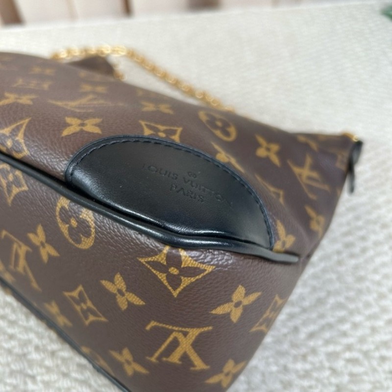 zzy hj ZZZ LV路易威登黑牛角 芯片款 經典老花 拼接黑色皮革 復古又時髦 配有兩根肩帶 背法多多 四季都能輕鬆搭配-10