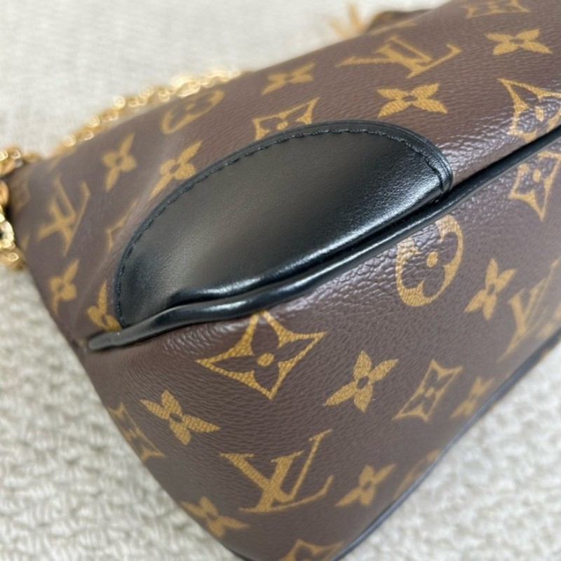 zzy hj ZZZ LV路易威登黑牛角 芯片款 經典老花 拼接黑色皮革 復古又時髦 配有兩根肩帶 背法多多 四季都能輕鬆搭配-14