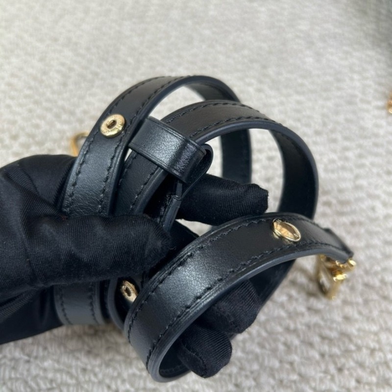 zzy hj ZZZ LV路易威登黑牛角 芯片款 經典老花 拼接黑色皮革 復古又時髦 配有兩根肩帶 背法多多 四季都能輕鬆搭配-26